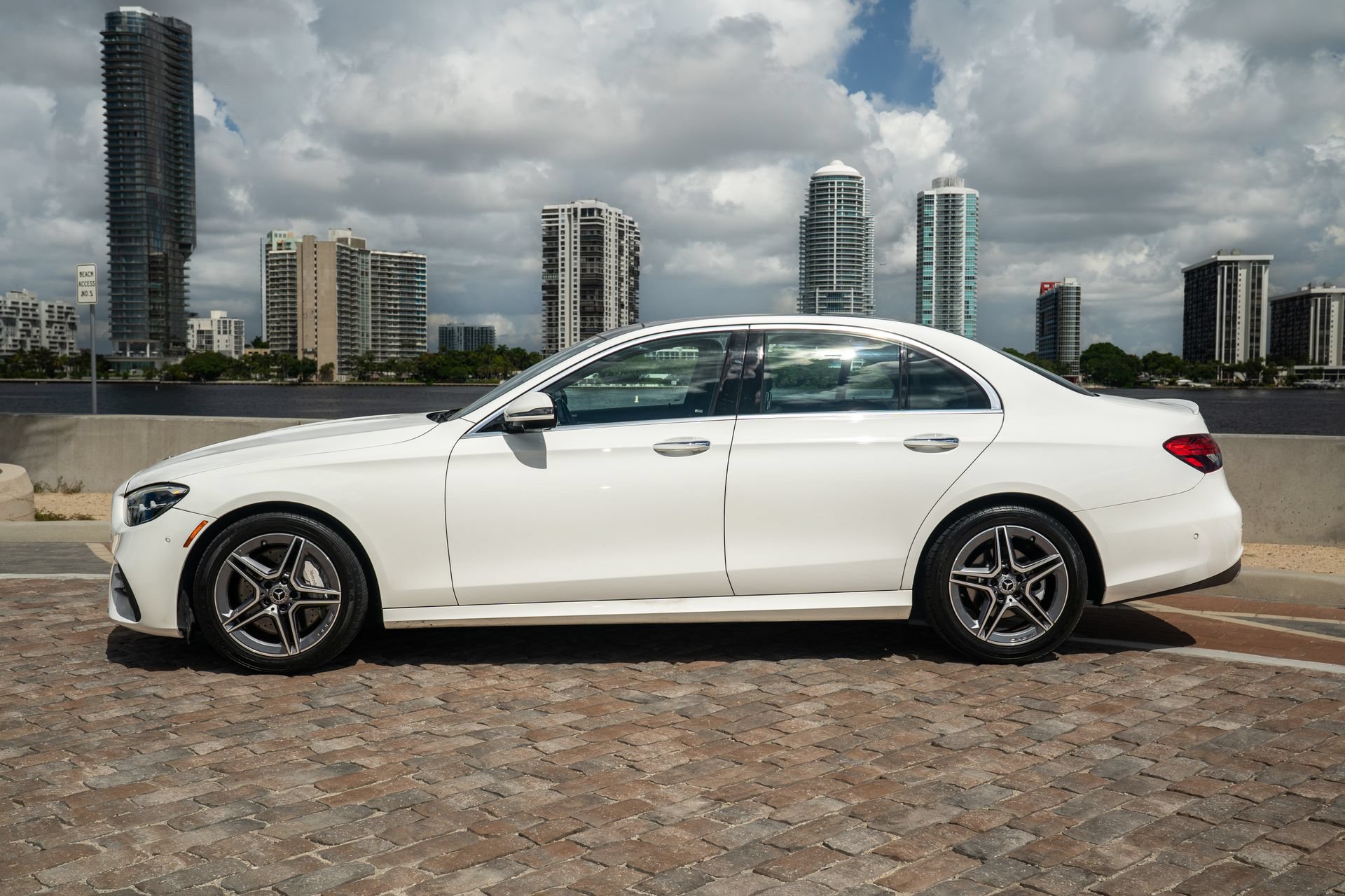 Used 2023 Mercedes-Benz E 350 4MATIC Sedan image 11