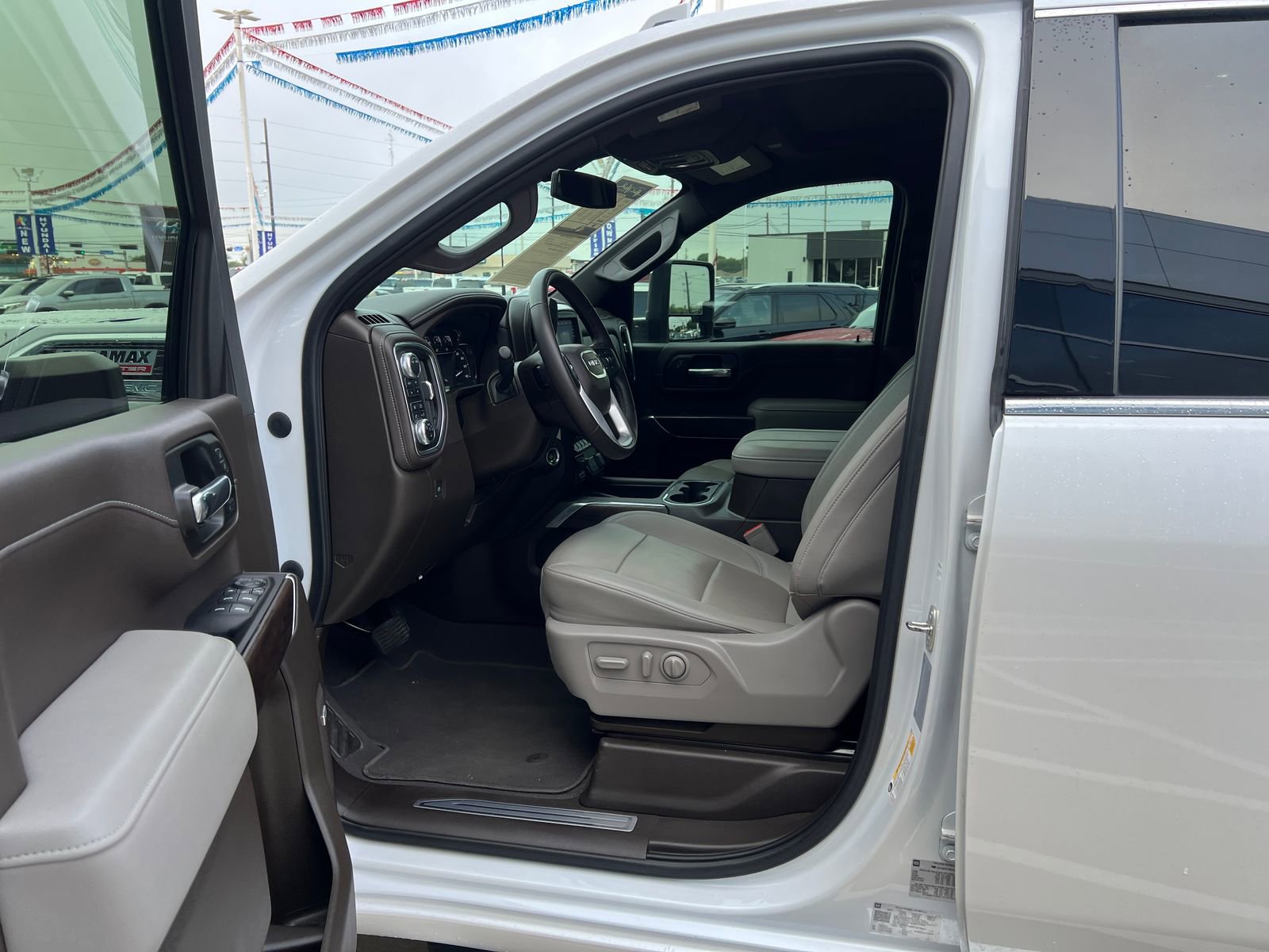 Used 2023 GMC Sierra 2500 SLT w/ SLT Premium Package AWD/4WD image 9