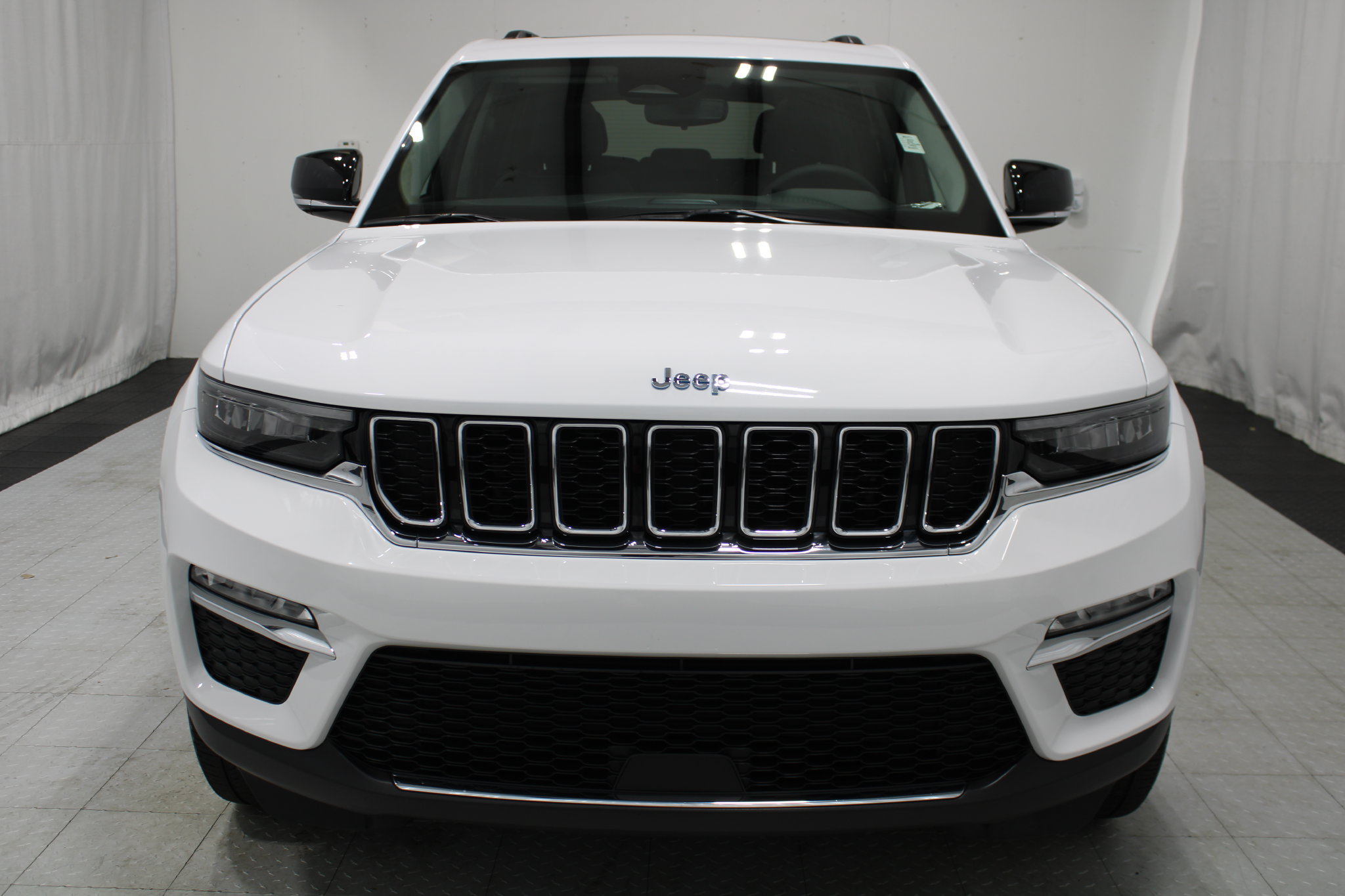 Used 2022 Jeep Grand Cherokee Limited 4xe AWD/4WD image 3