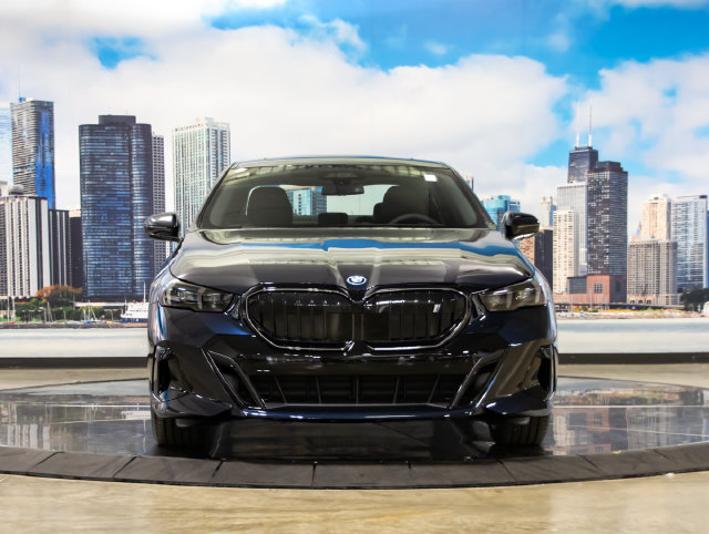 New 2027 BMW i5 xDrive40 w/ M Sport Package AWD/4WD image 3