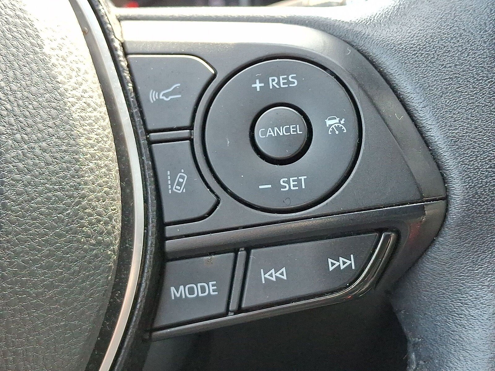 Used 2020 Toyota RAV4 XLE Premium AWD/4WD image 18