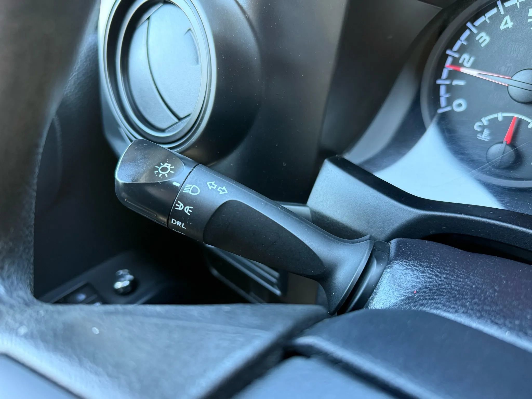 Used 2016 Toyota Tacoma SR image 34