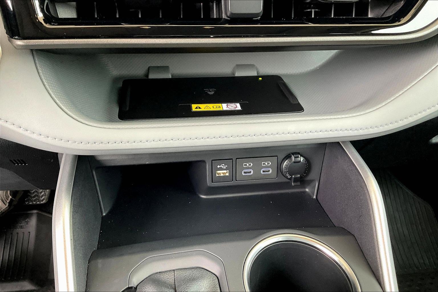 Used 2025 Toyota Highlander XLE image 16