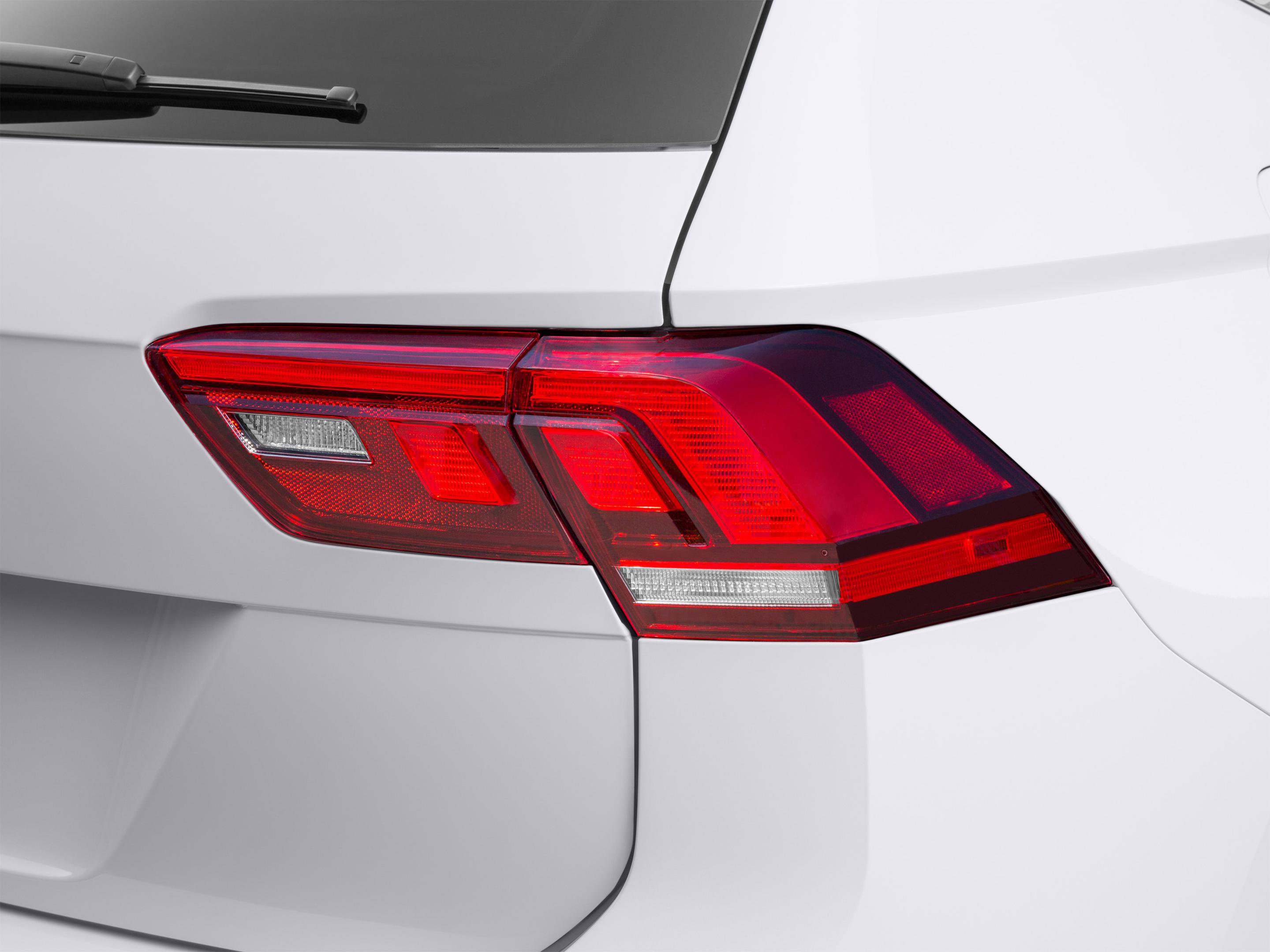 Used 2024 Volkswagen Tiguan SE w/ Panoramic Sunroof Package FWD image 51