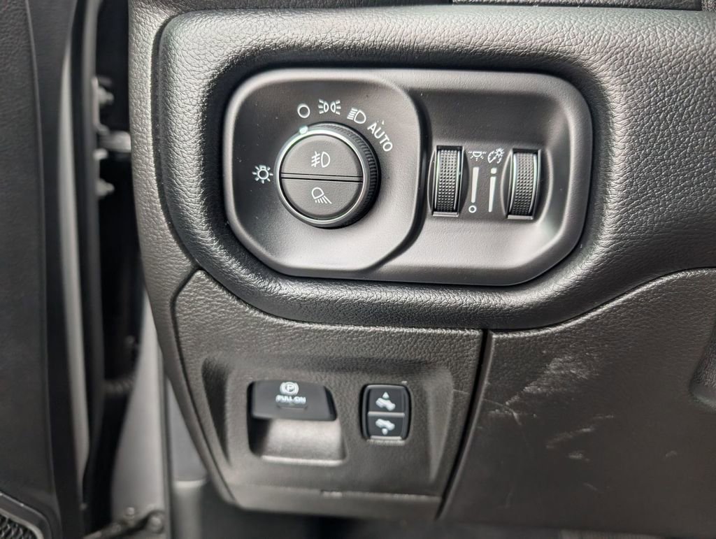 Used 2019 RAM 1500 Laramie image 38
