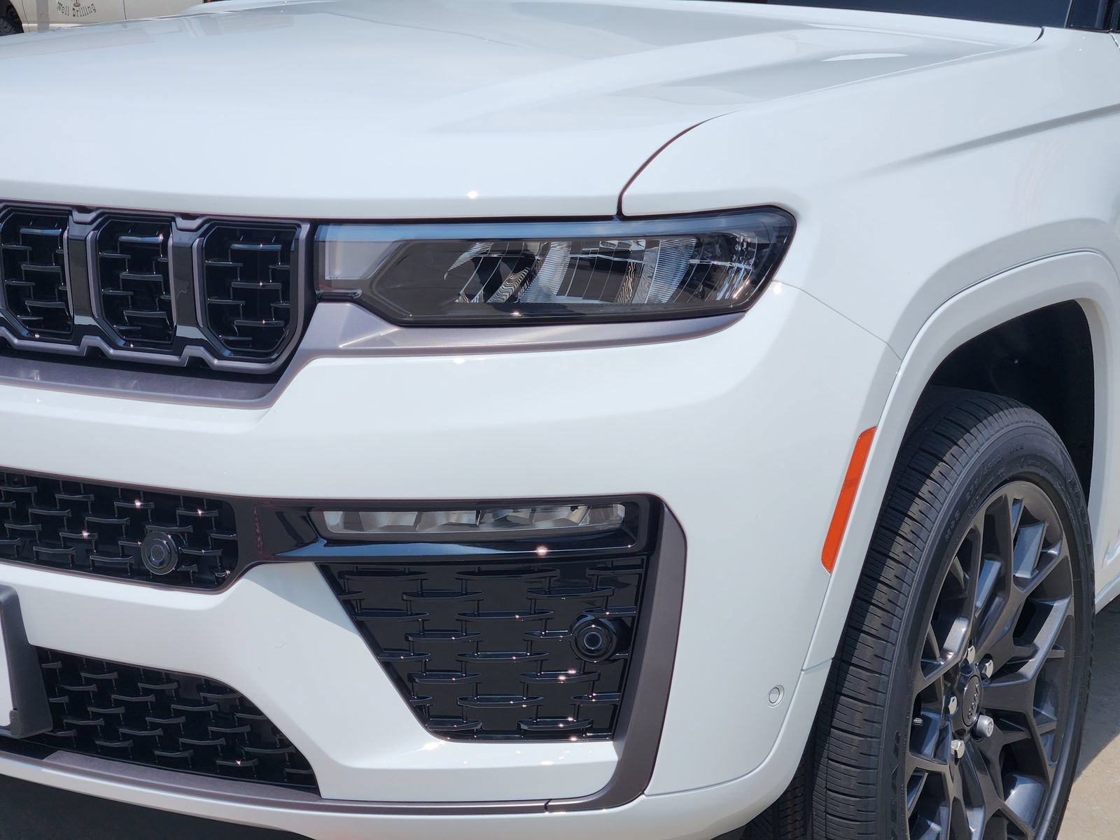 New 2026 Jeep Grand Cherokee Summit w/ Obsidian Package AWD/4WD image 9