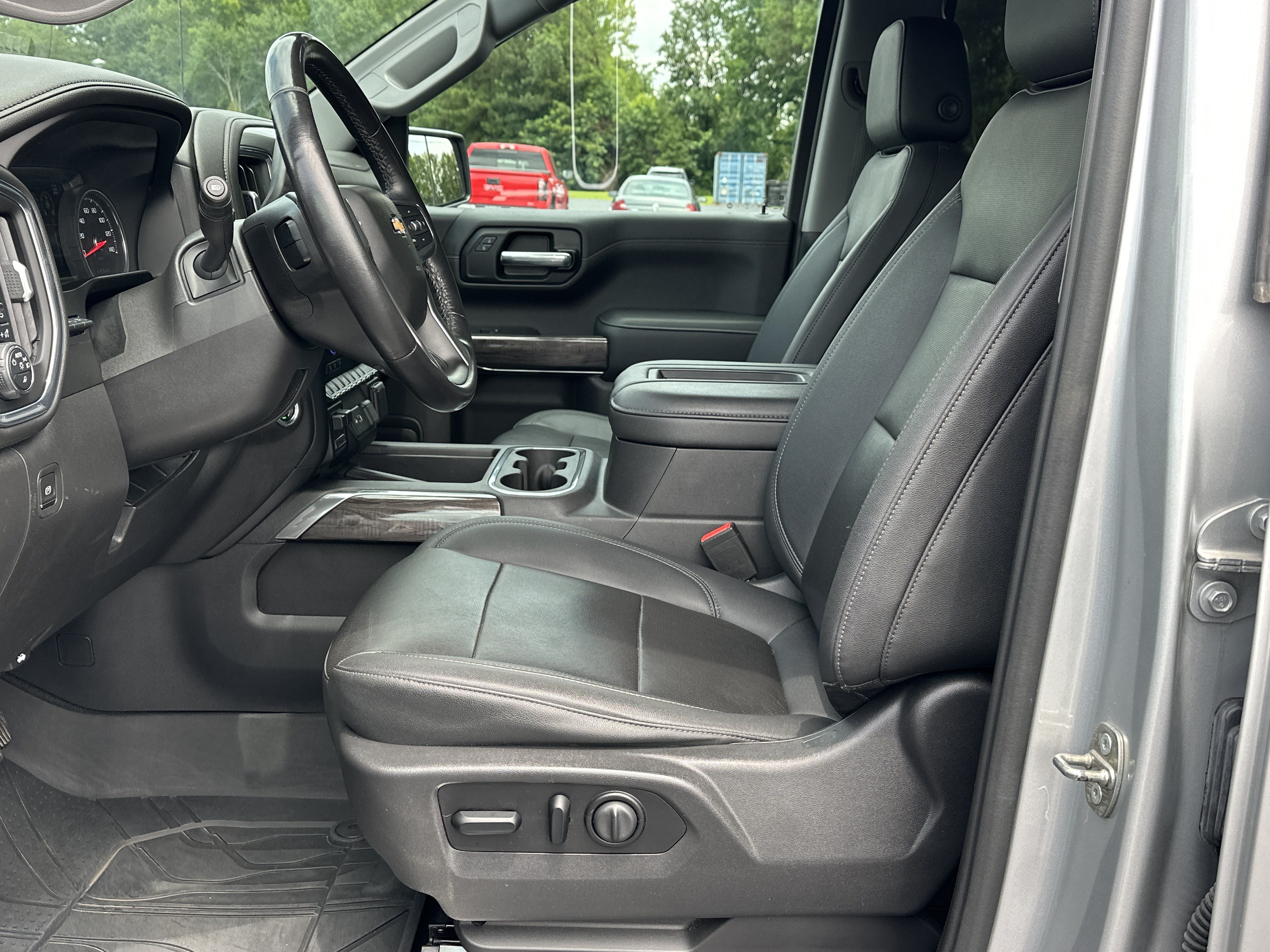 Used 2021 Chevrolet Silverado 1500 LTZ w/ LTZ Premium Package AWD/4WD image 9