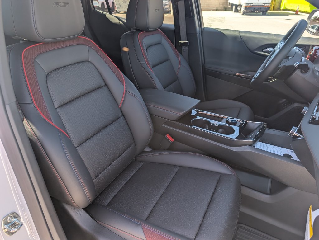 New 2026 Chevrolet Equinox RS w/ Convenience Package III AWD/4WD image 12
