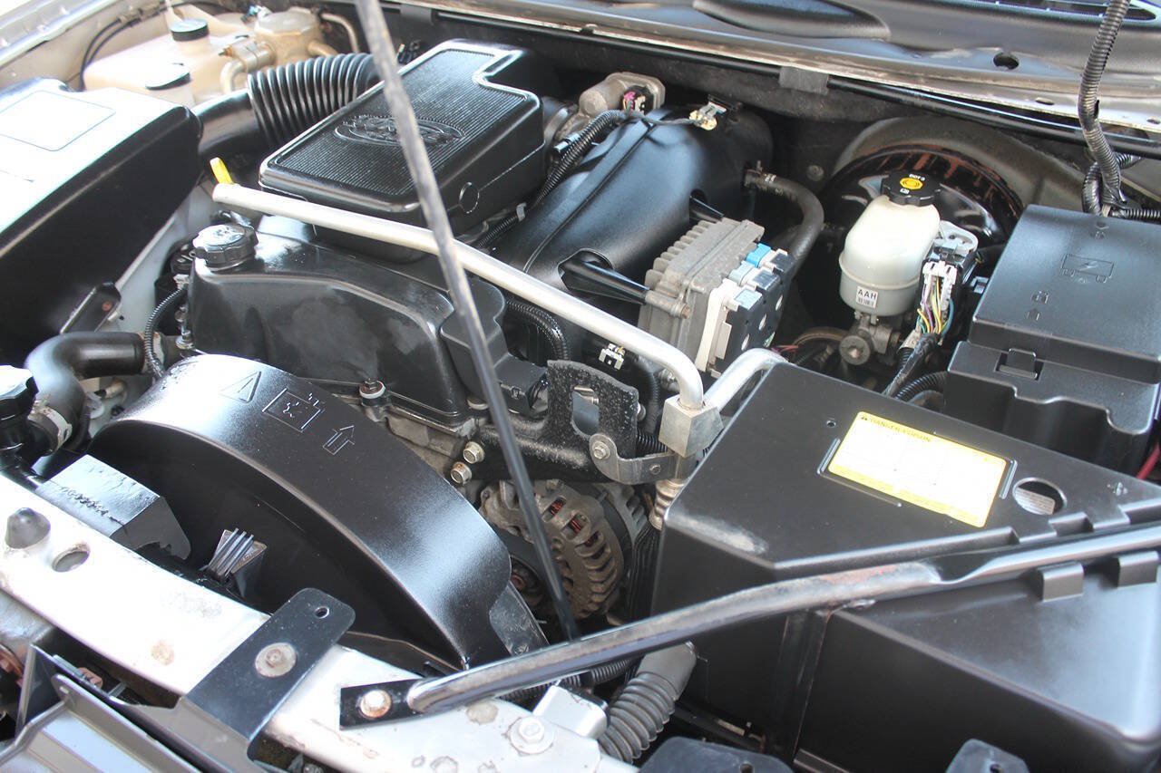 Used 2005 GMC Envoy XL SLT RWD image 38