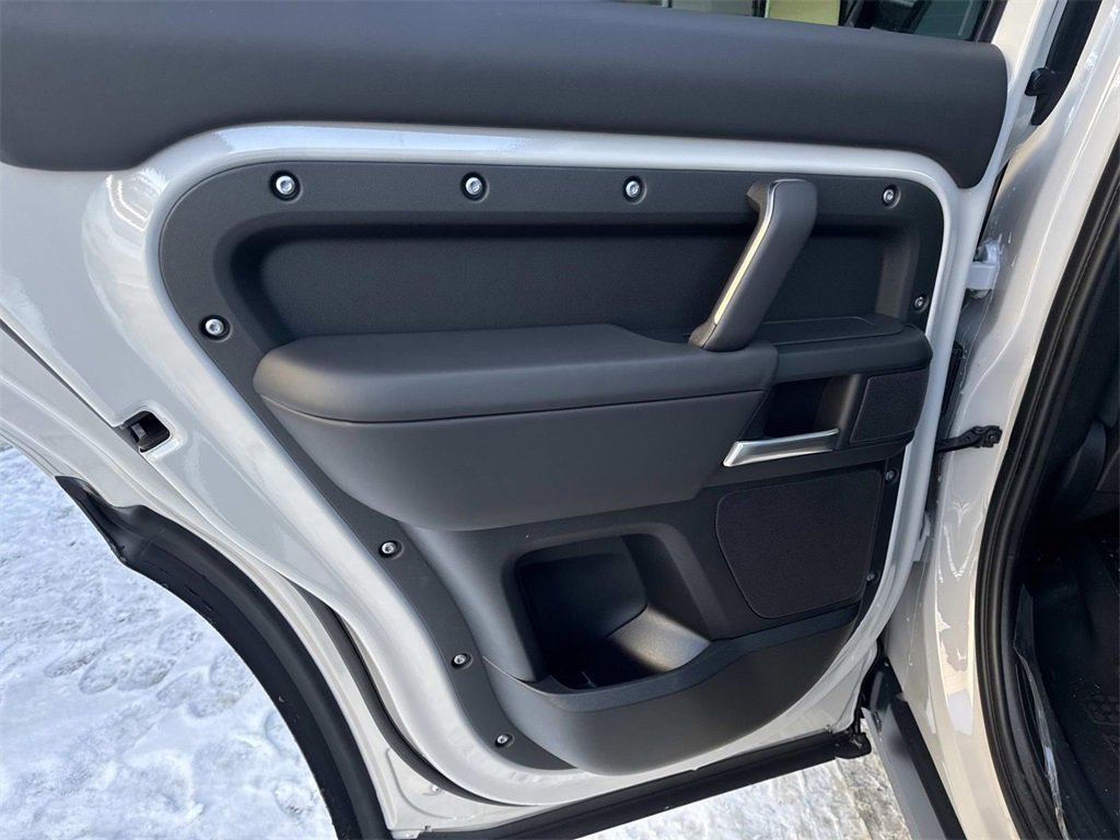 New 2026 Land Rover Defender 110 X-Dynamic SE image 11