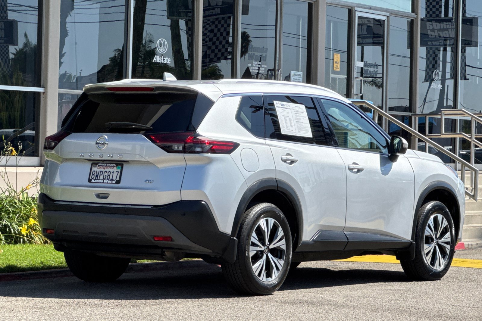 Used 2021 Nissan Rogue SV w/ Premium Package FWD image 4