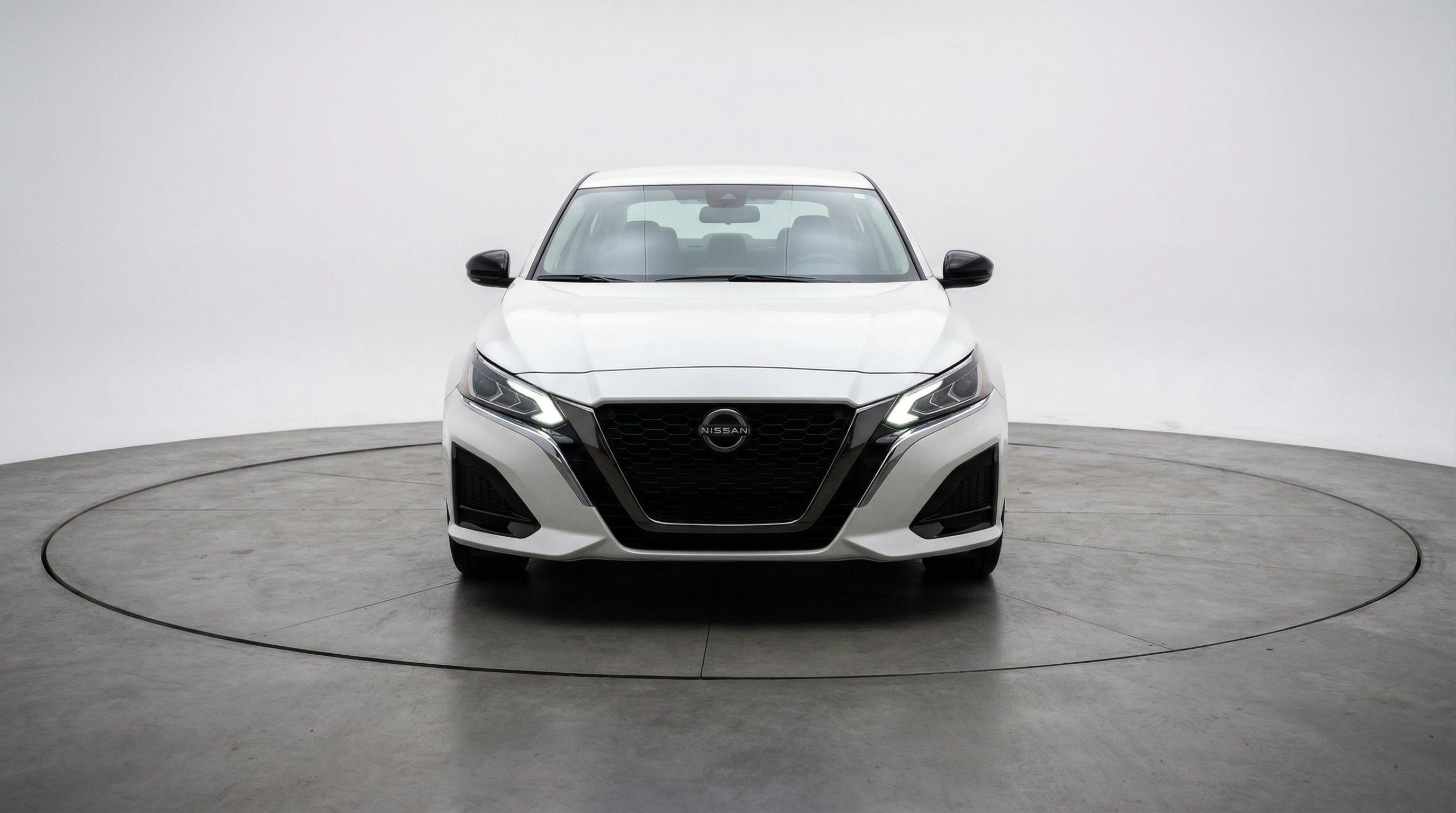 Used 2025 Nissan Altima 2.5 SV image 2