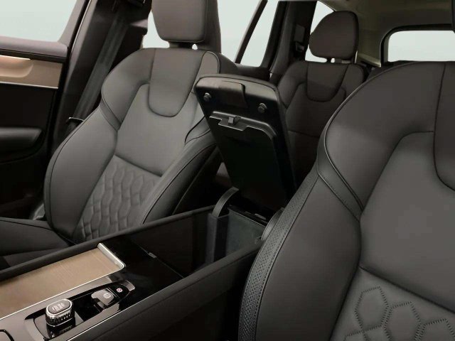 Used 2025 Volvo XC90 B6 Plus w/ Protection Package Premier AWD/4WD image 59