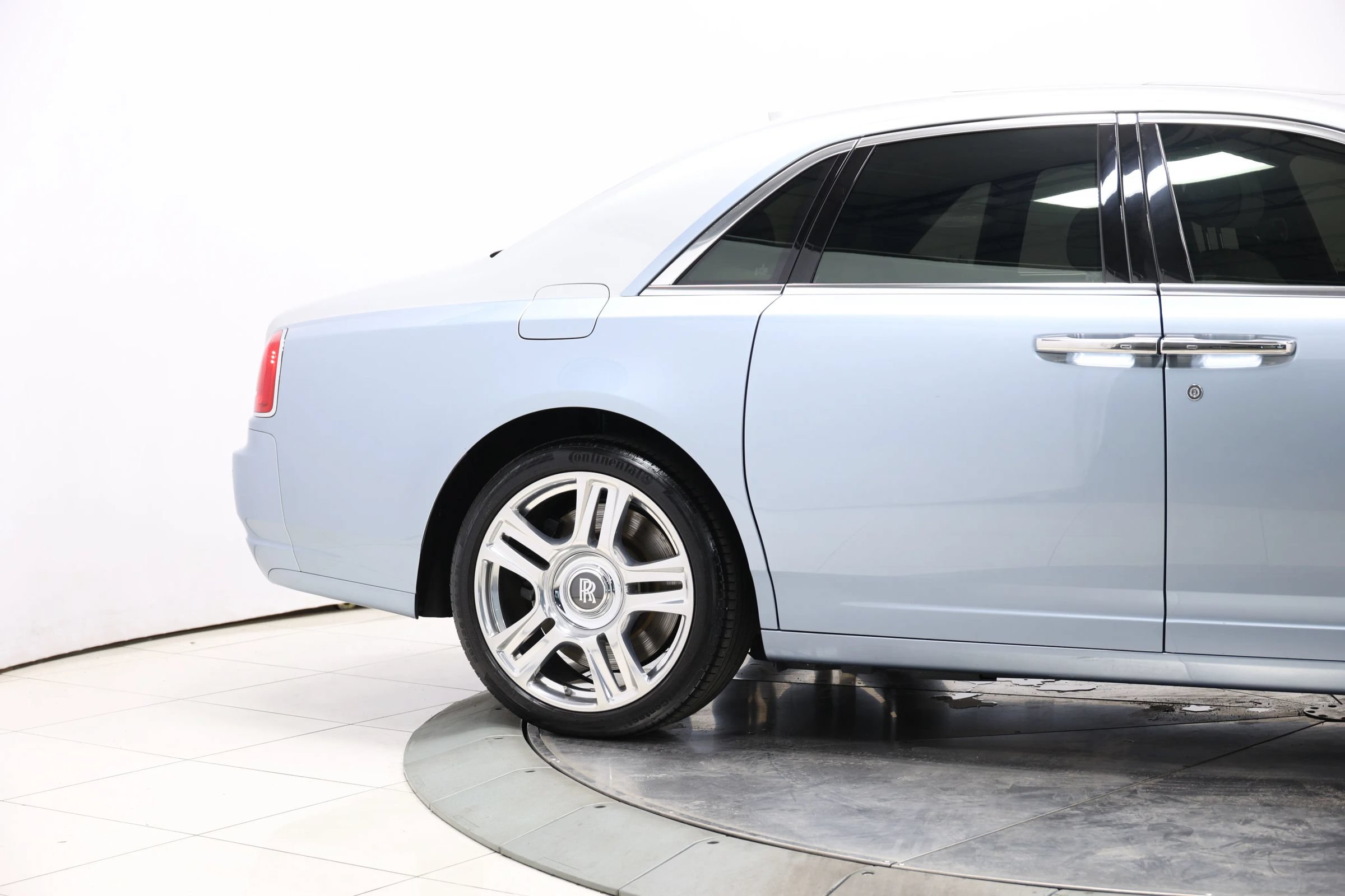 Used 2017 Rolls-Royce Ghost RWD image 84