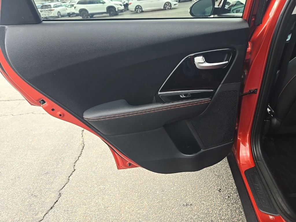 Used 2020 Kia Niro Touring image 26