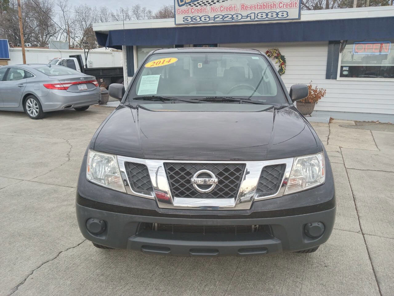 Used 2014 Nissan Frontier S image 2