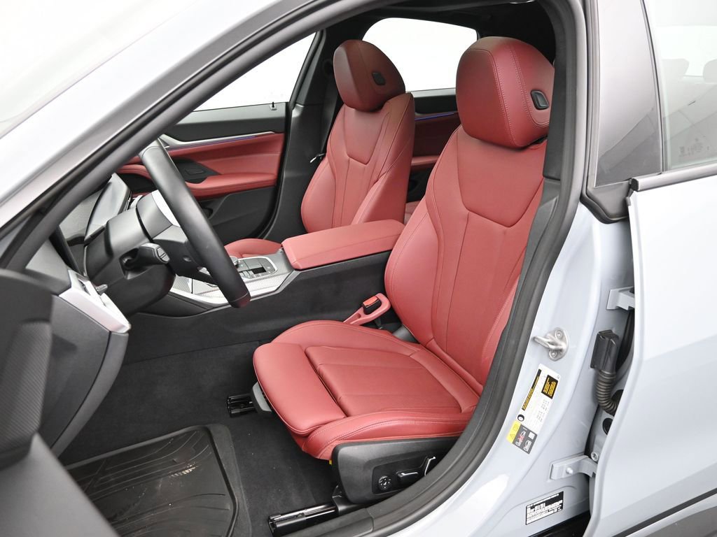 Used 2025 BMW i4 eDrive40 w/ M Sport Package image 9