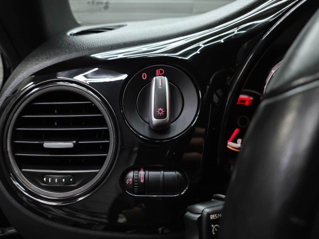 Used 2019 Volkswagen Beetle 2.0T S FWD image 26