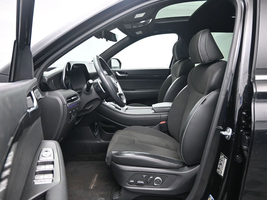 Used 2024 Hyundai Palisade Calligraphy image 19