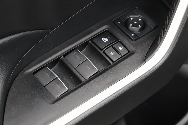 Used 2023 Toyota RAV4 SE image 18