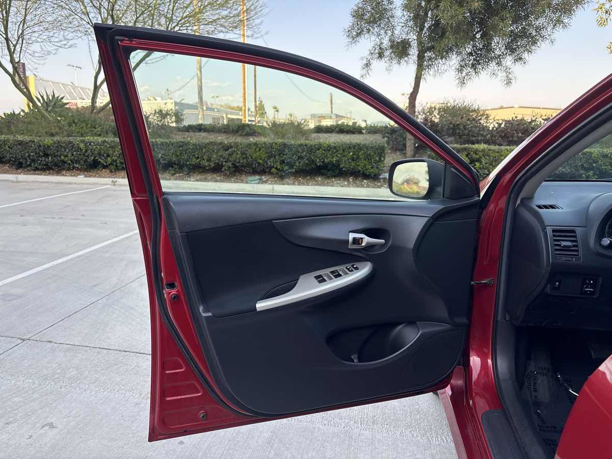 Used 2012 Toyota Corolla S FWD image 18