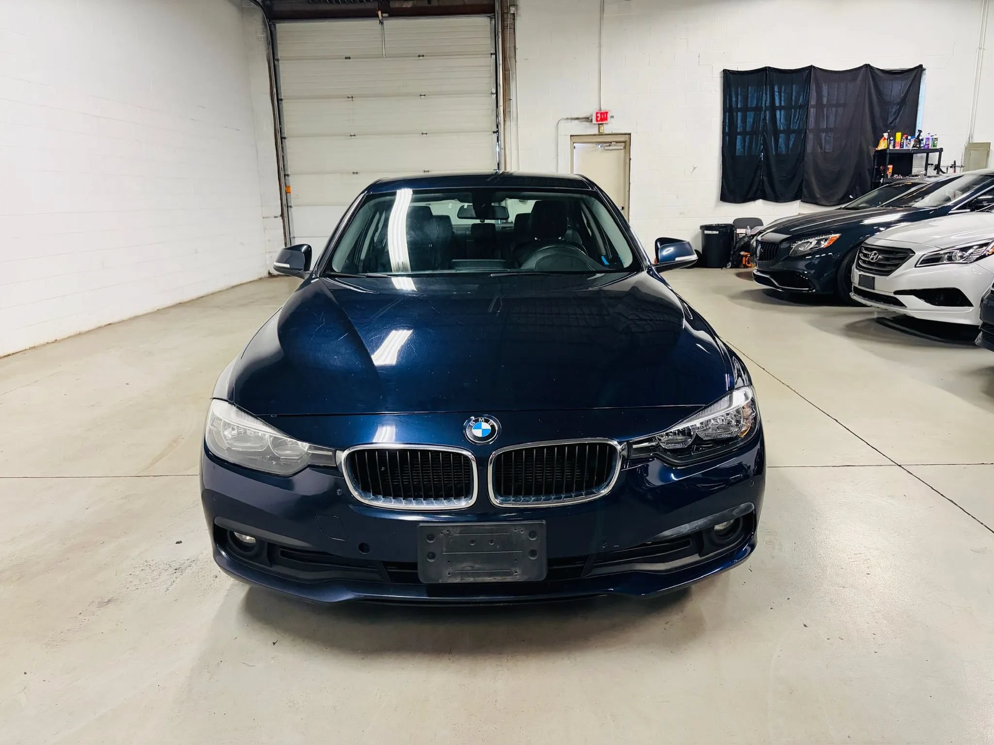 Used 2016 BMW 320i xDrive Sedan AWD/4WD image 3