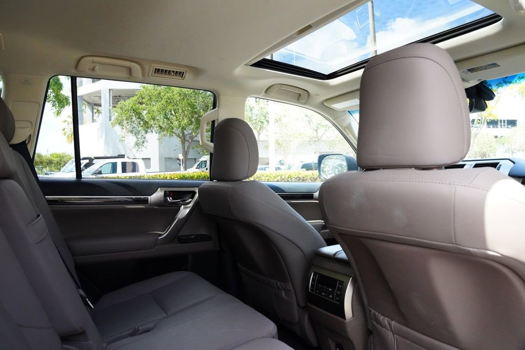 Used 2021 Lexus GX 460 Premium w/ Premium Package image 20