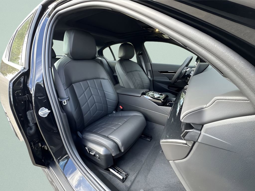 New 2026 BMW 530i xDrive w/ Premium Package image 29