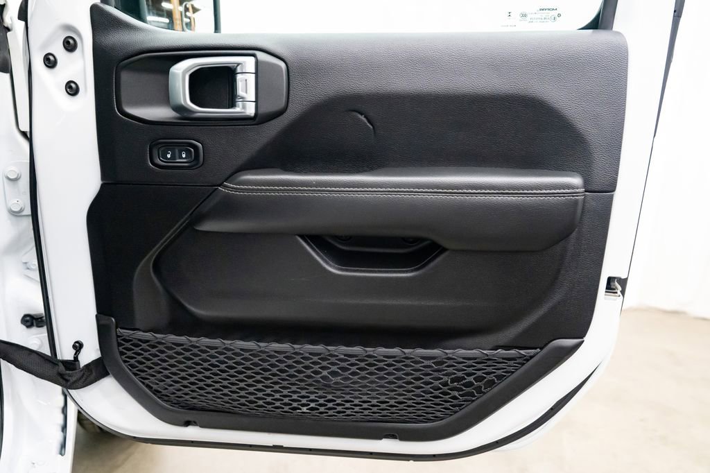 Used 2023 Jeep Wrangler Unlimited Sahara image 25