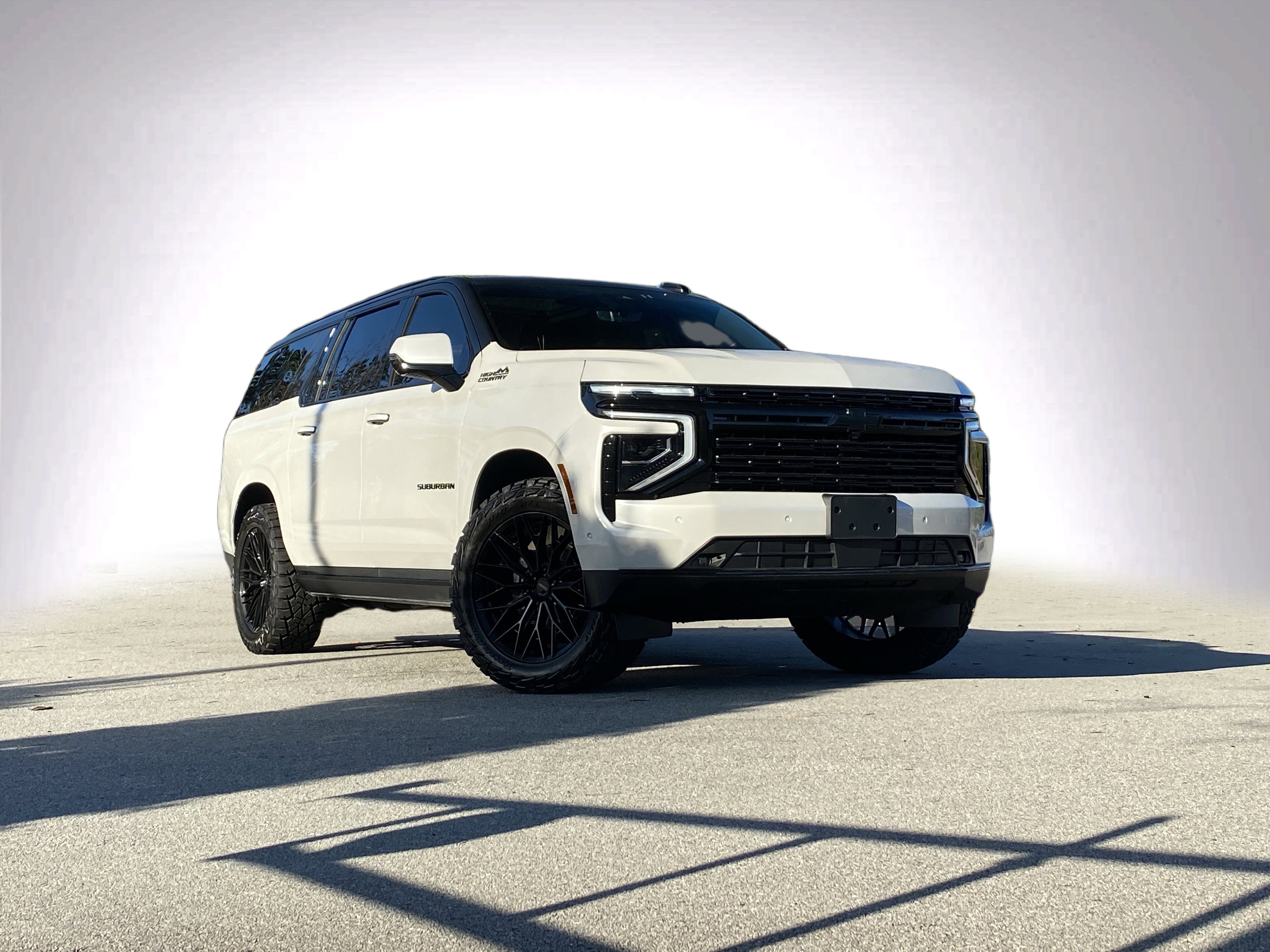 Used 2025 Chevrolet Suburban High Country image 2