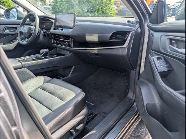 Used 2025 Nissan Rogue SL image 21