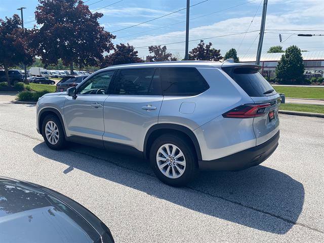 Used 2025 Toyota Grand Highlander AWD image 2