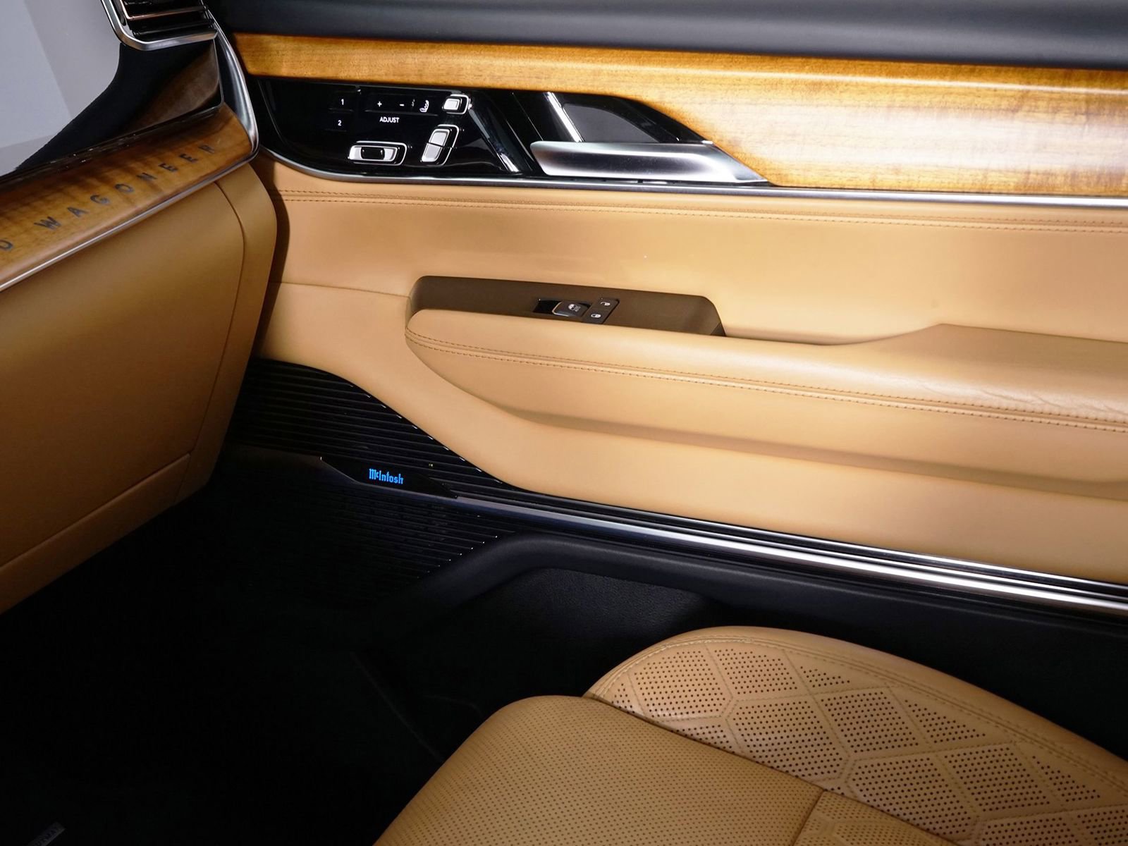 Used 2022 Jeep Grand Wagoneer Series III w/ Rear Seat Video Group 1 image 22