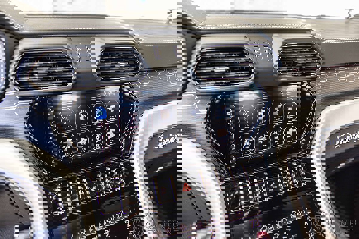 Used 2020 Lamborghini Urus image 26