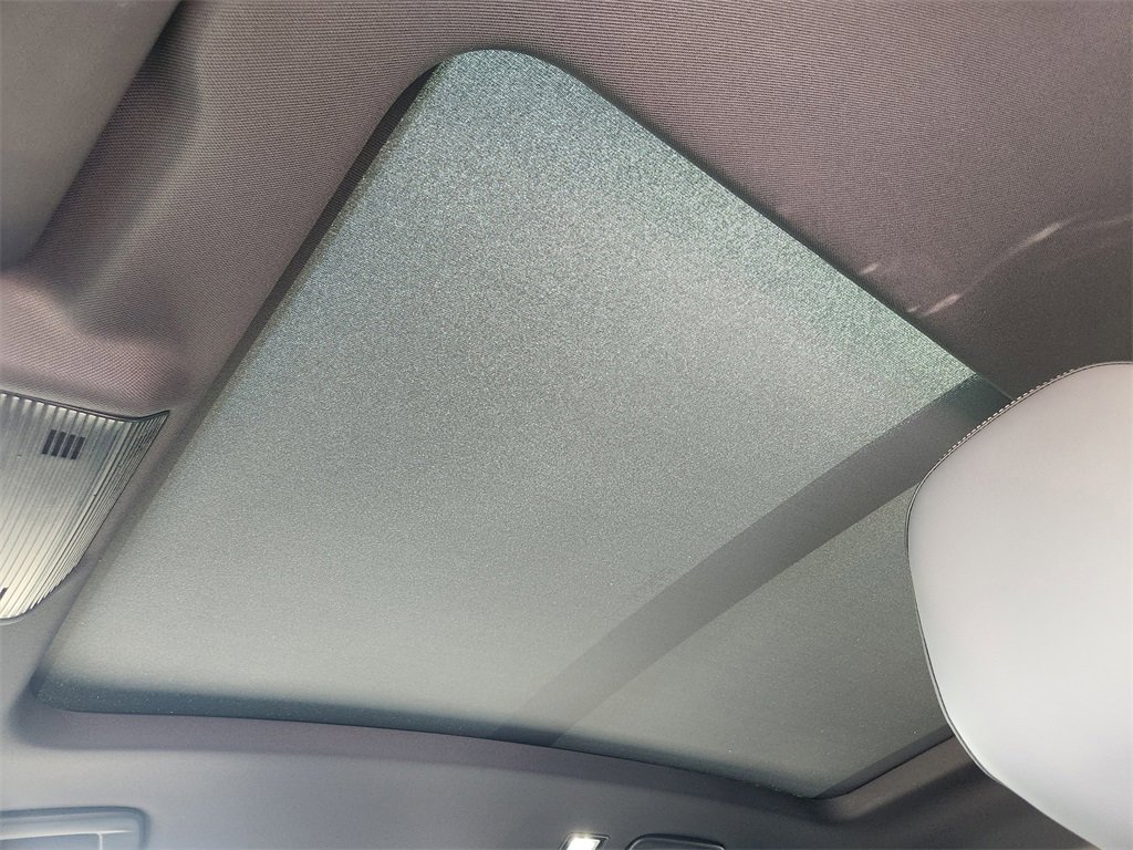 New 2025 Volkswagen Tiguan SE R-Line image 17