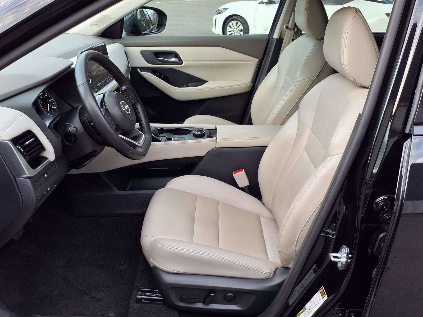 Used 2023 Nissan Rogue SL w/ SL Premium Package image 11