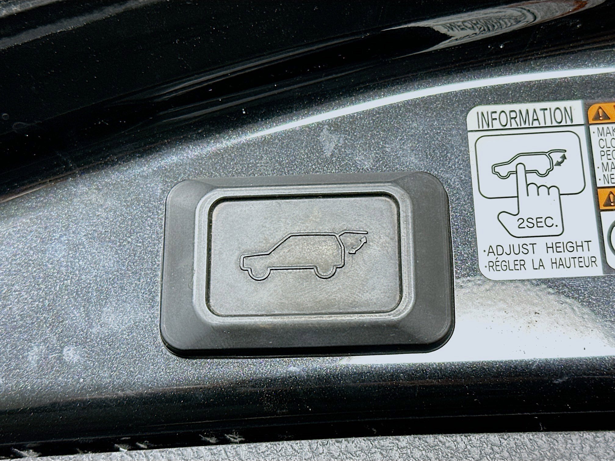 Used 2018 Toyota RAV4 Limited image 30