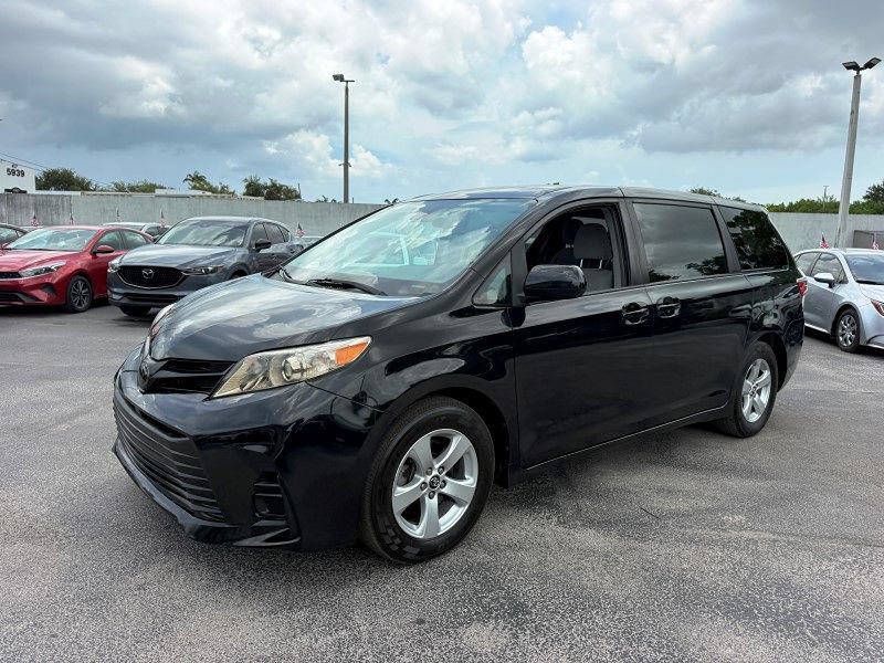 Used 2019 Toyota Sienna L FWD image 9