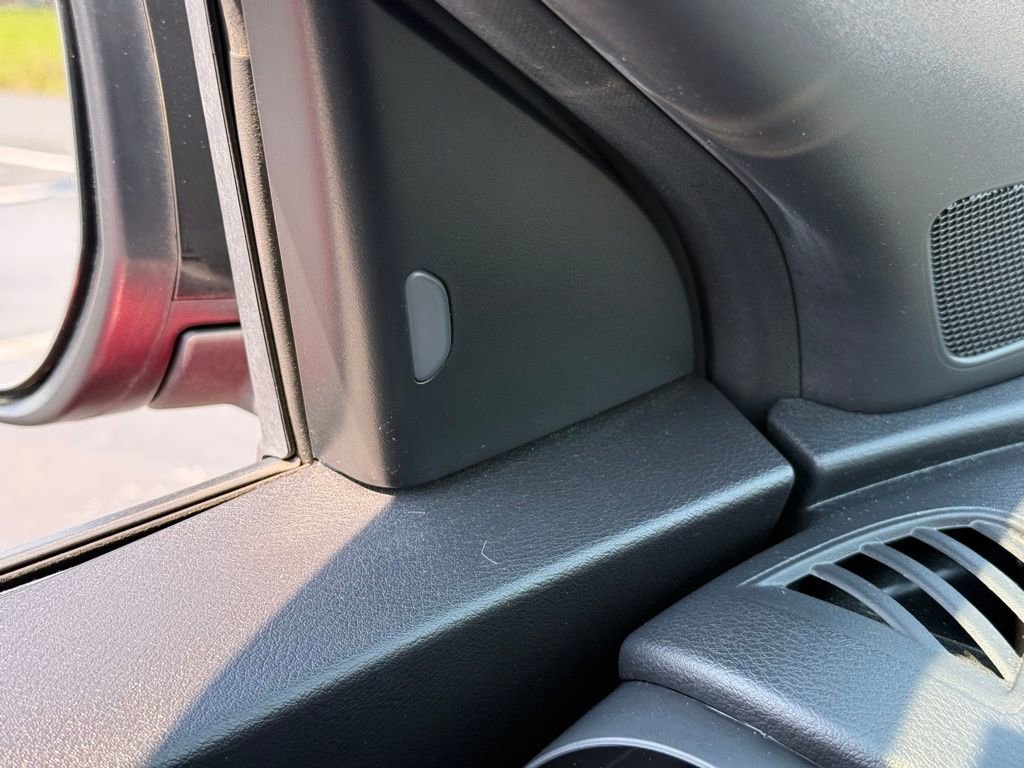 Used 2020 Nissan Kicks SR image 20