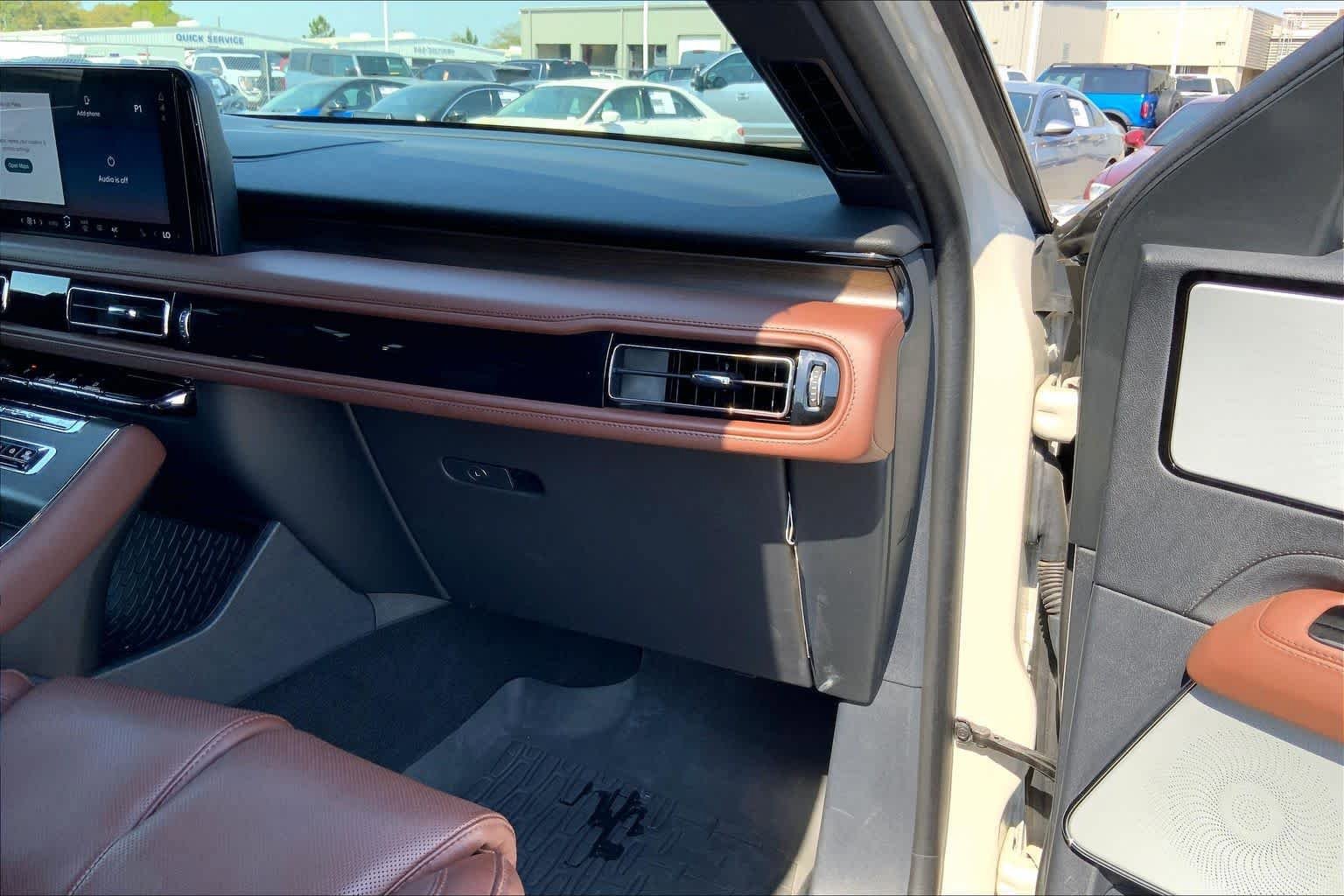 Used 2025 Lincoln Aviator Reserve w/ Equipment Group 201A AWD/4WD image 18
