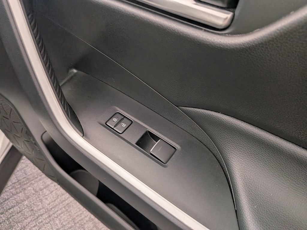 Used 2025 Toyota RAV4 XLE image 22