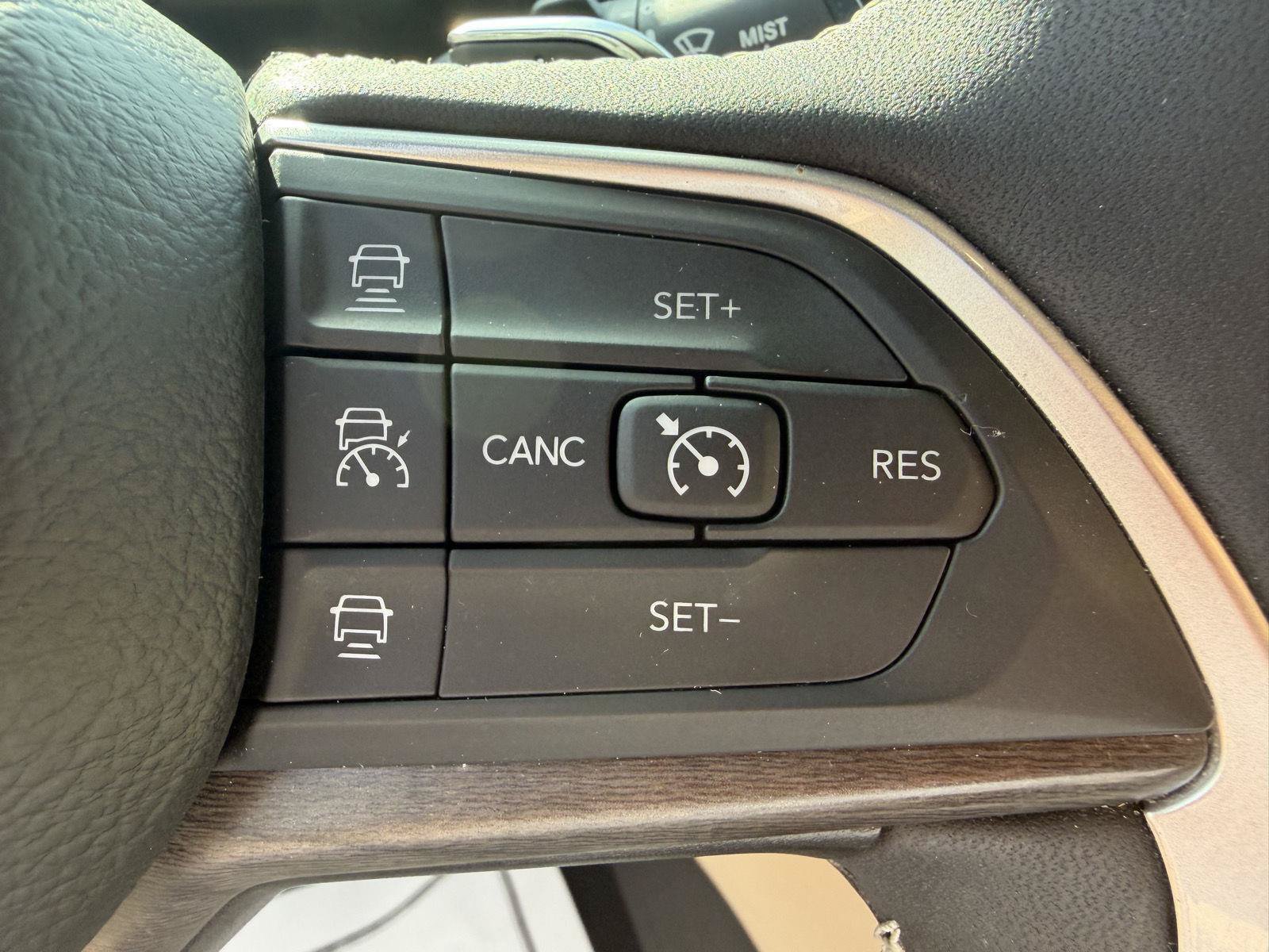 Used 2024 Jeep Grand Cherokee Limited w/ Black Appearance Package RWD image 11