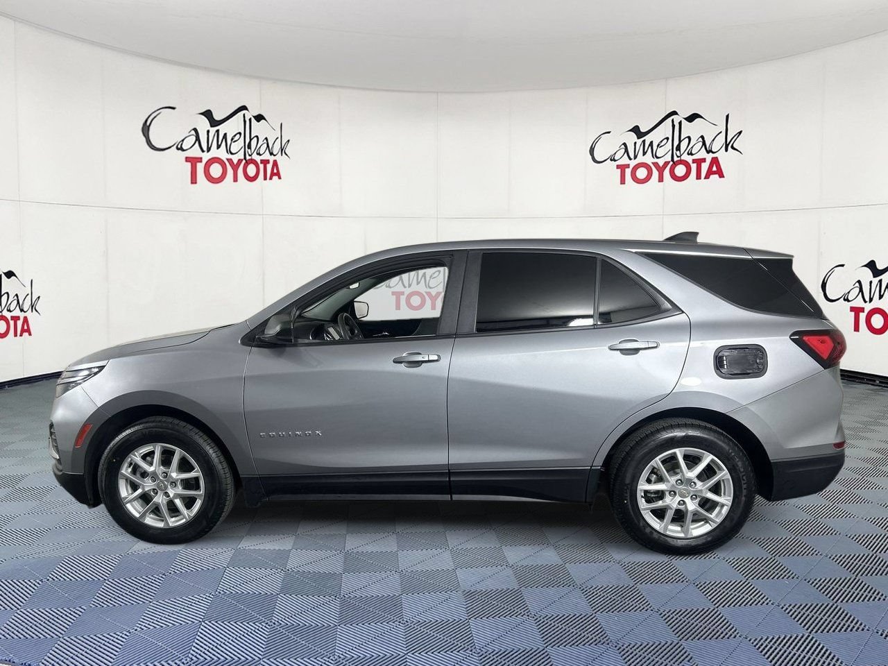 Used 2024 Chevrolet Equinox LS w/ LS Convenience Package FWD image 4