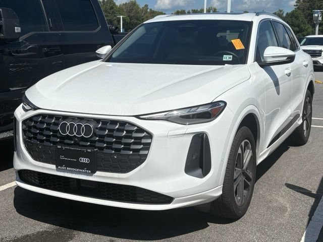Used 2025 Audi Q5 Premium w/ Convenience Package