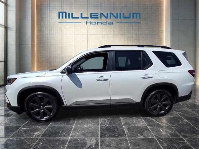 Used 2025 Honda Pilot Sport image 39