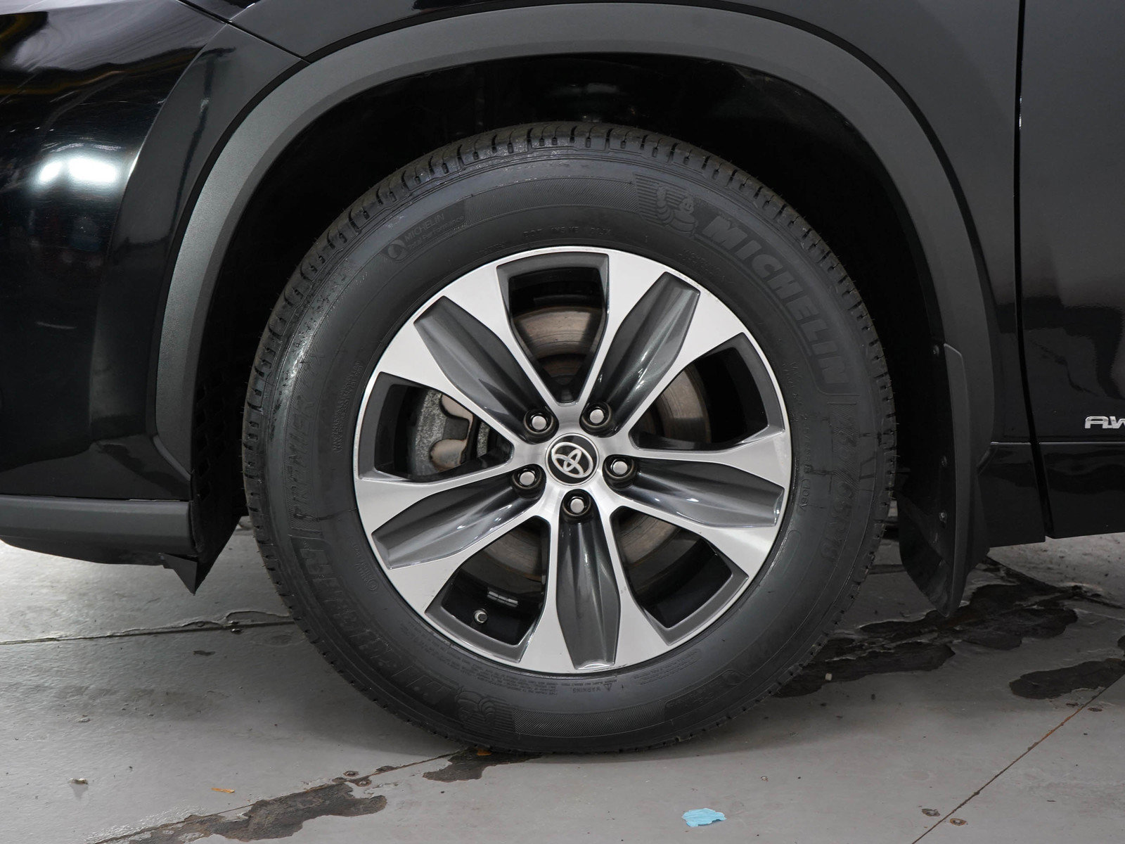 Used 2025 Toyota Highlander XLE AWD/4WD image 31