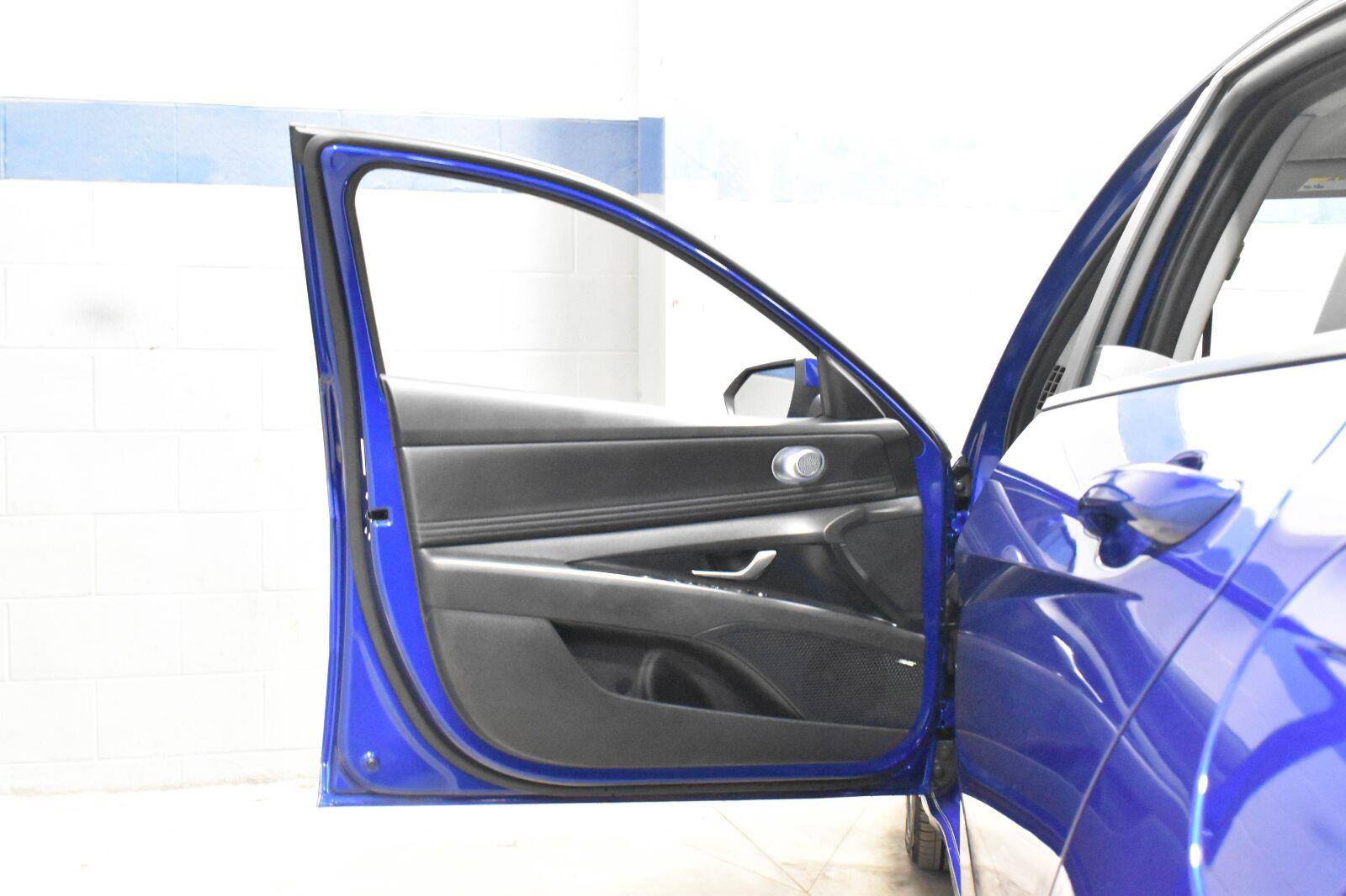 Used 2024 Hyundai Elantra Limited FWD image 10