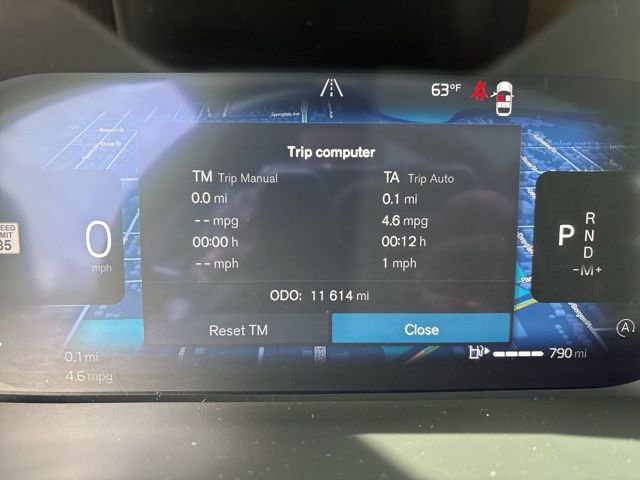 Used 2025 Volvo XC40 B5 Plus image 25