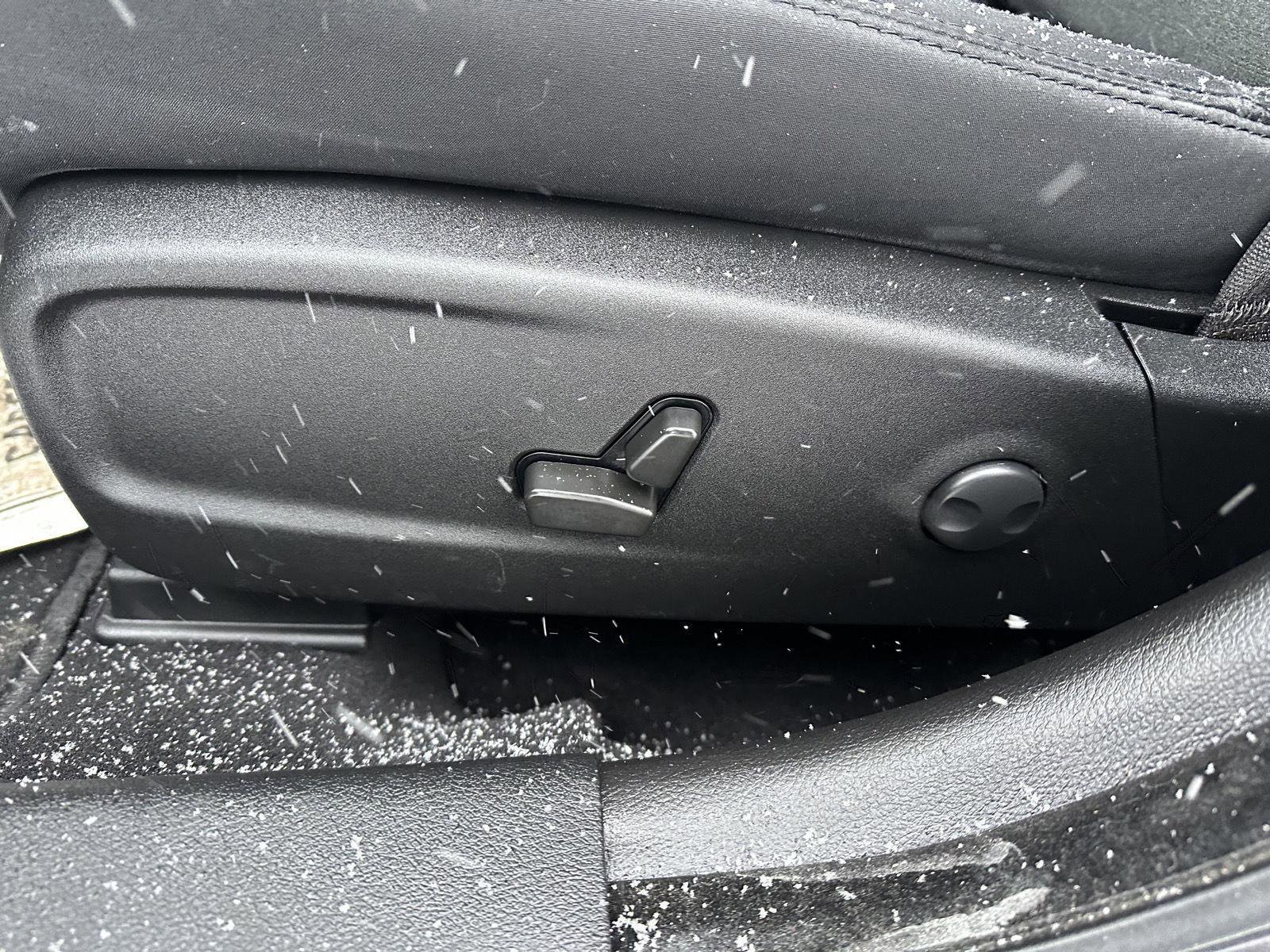 Used 2022 Chrysler 300 Touring image 22