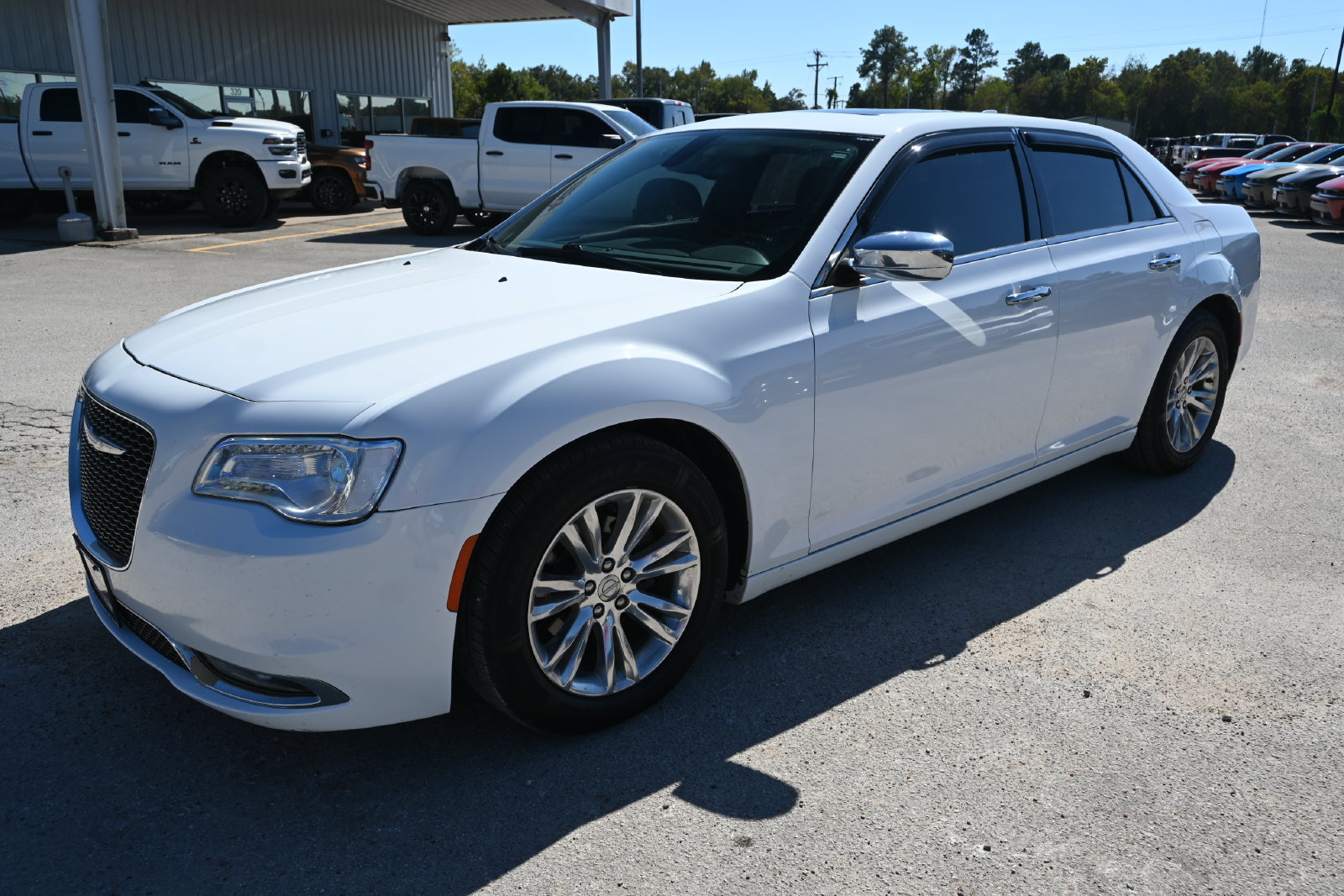 Used 2017 Chrysler 300 C RWD image 5
